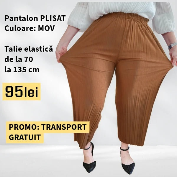 PANTALONI PLISATI culoare CAMEL, talie elastica pana la 135 cm