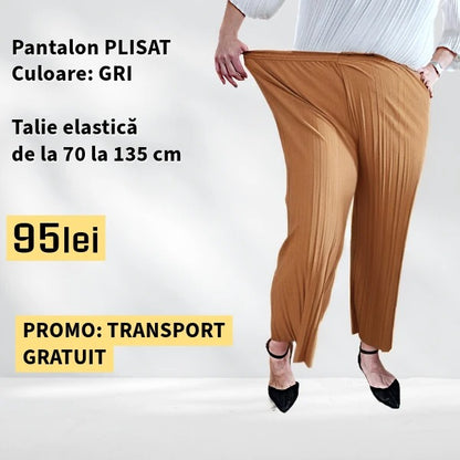 PANTALONI PLISATI culoare CAMEL, talie elastica pana la 135 cm